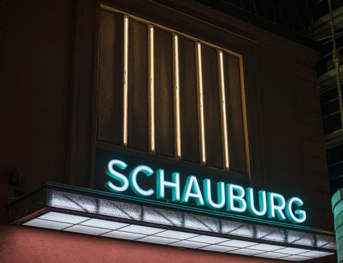 Historische Werbetechnik für das Filmtheater SCHAUBURG